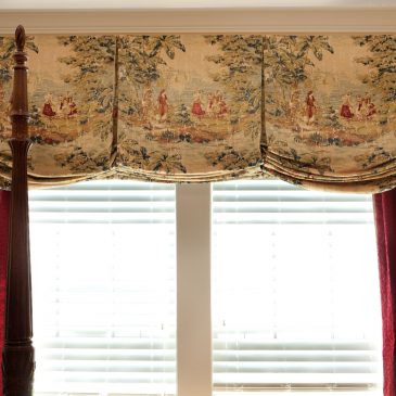 Christmas Edition: Blinds & Shades For The Holidays!